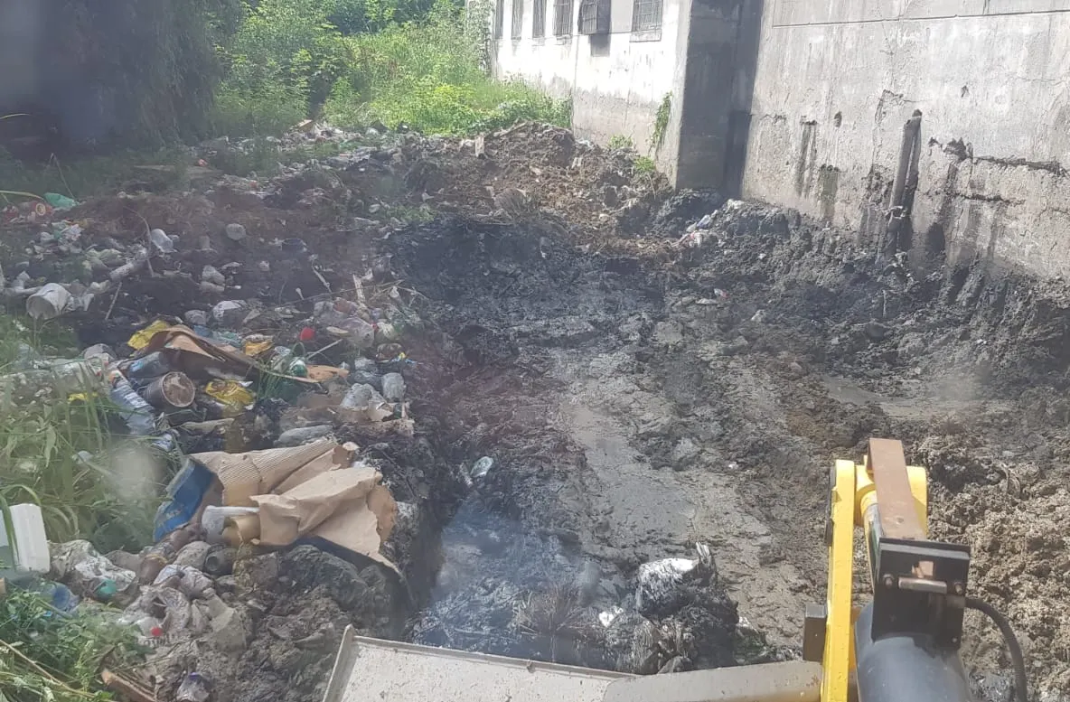 O sută de tone de gunoi s-au ridicat doar în prima zi din ghetoul de pe Labirintului