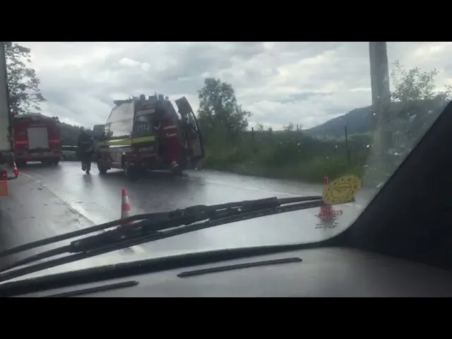 O maşină a ars, aproape de Baia