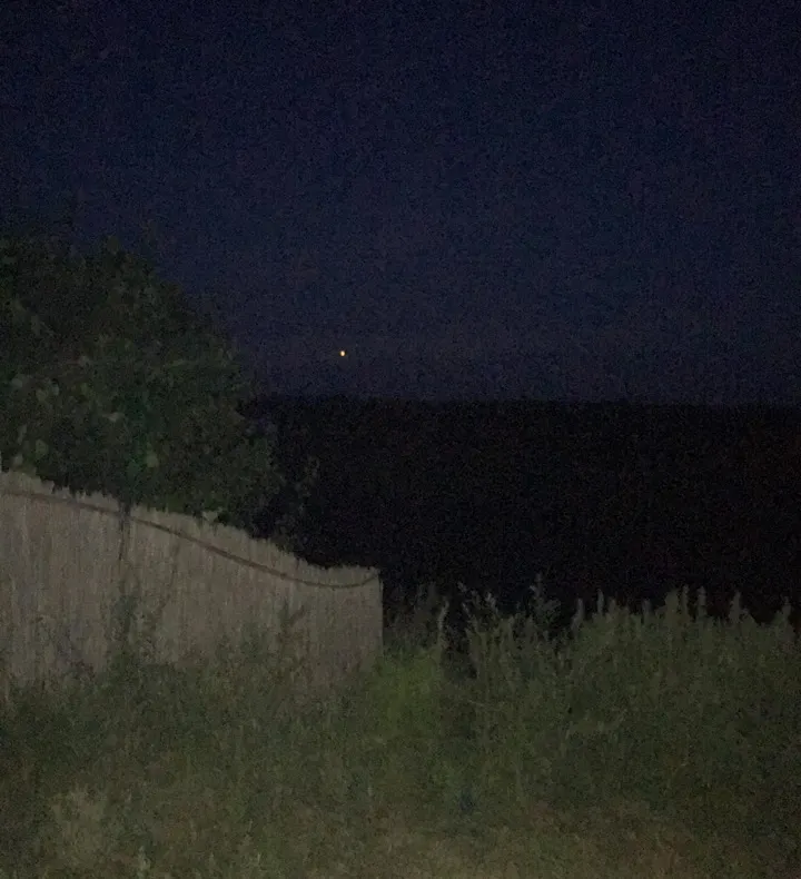 Lumini misterioase pe cer, văzute din mai multe localități din deltă. Iluzie optică în masă sau vizite OZN?