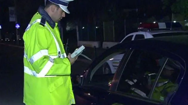 Prins beat şi fără permis la volanul unei maşini furate
