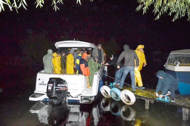 Misiune de salvare pe Lacul Razim: două persoane salvate dintr-o barcă în derivă!