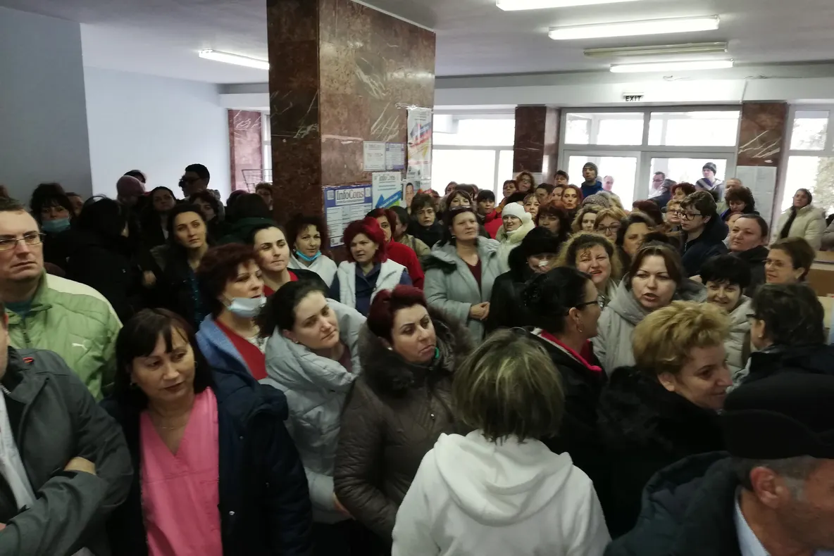 A doua zi de proteste la spital! Negocierile de azi au adus un foarte mic câştig de partea protestatarilor! "Începutul sfârşitului" ...nu e departe