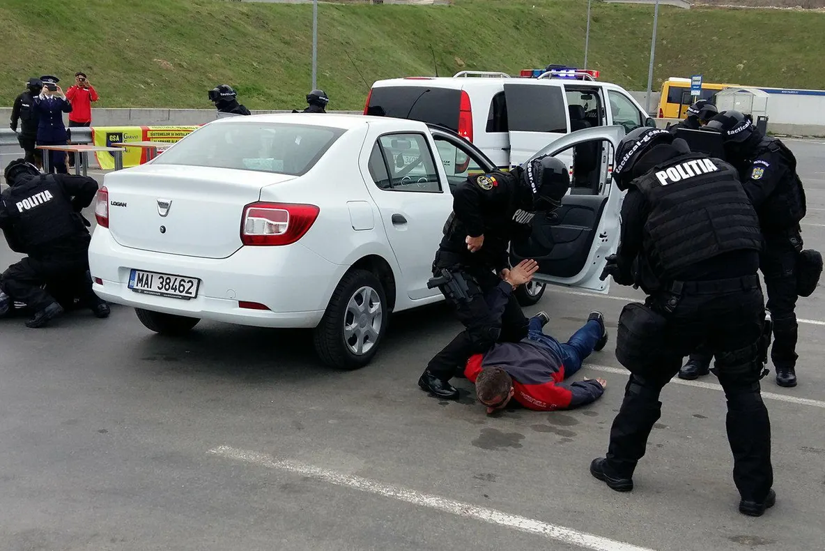 Poliţia se prezintă de ziua ei...luni, în Piaţa Civică