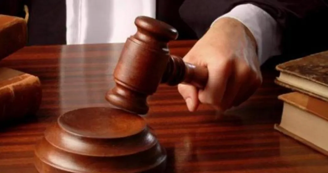 Minor spărgător de locuinţe, arestat la domiciliu