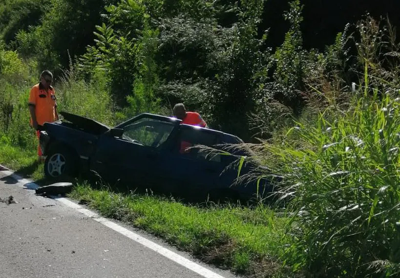 La 78 de ani s-a dat cu maşina peste cap, lângă Nufăru. Doi răniţi au ajuns la spital