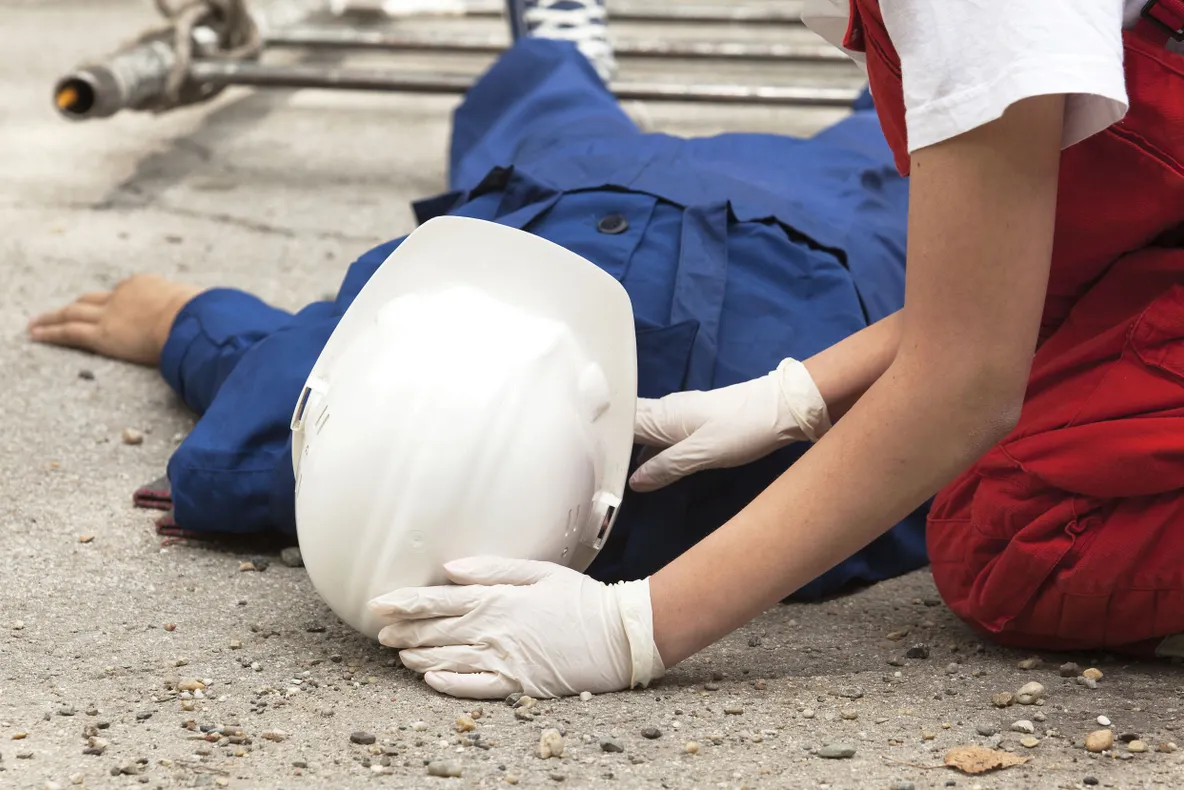 Accident mortal la Vard. Un muncitor a murit strivit de o tablă