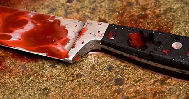 O femeie a fost înjunghiată în gât de către concubin şi a fost abandonată în stradă, într-o baltă de sânge
