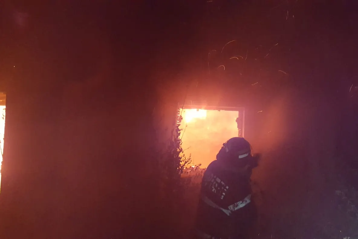 O casă a ars la Măcin de la o ţigară aruncată la întâmplare