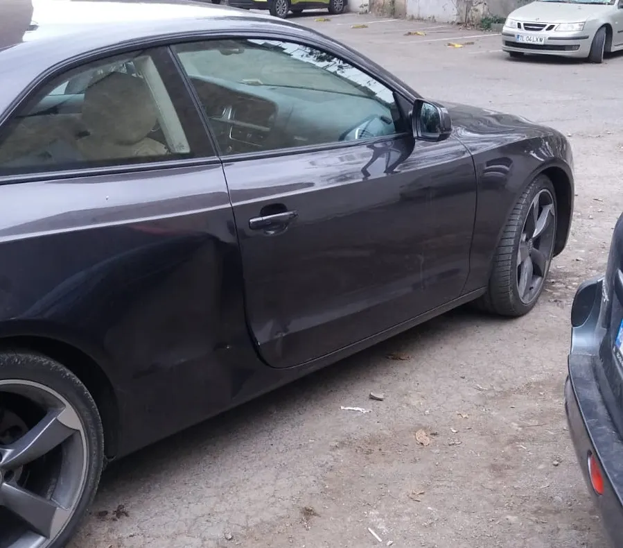 Femeie rănită în Vest de un şofer neatent care dădea cu spatele