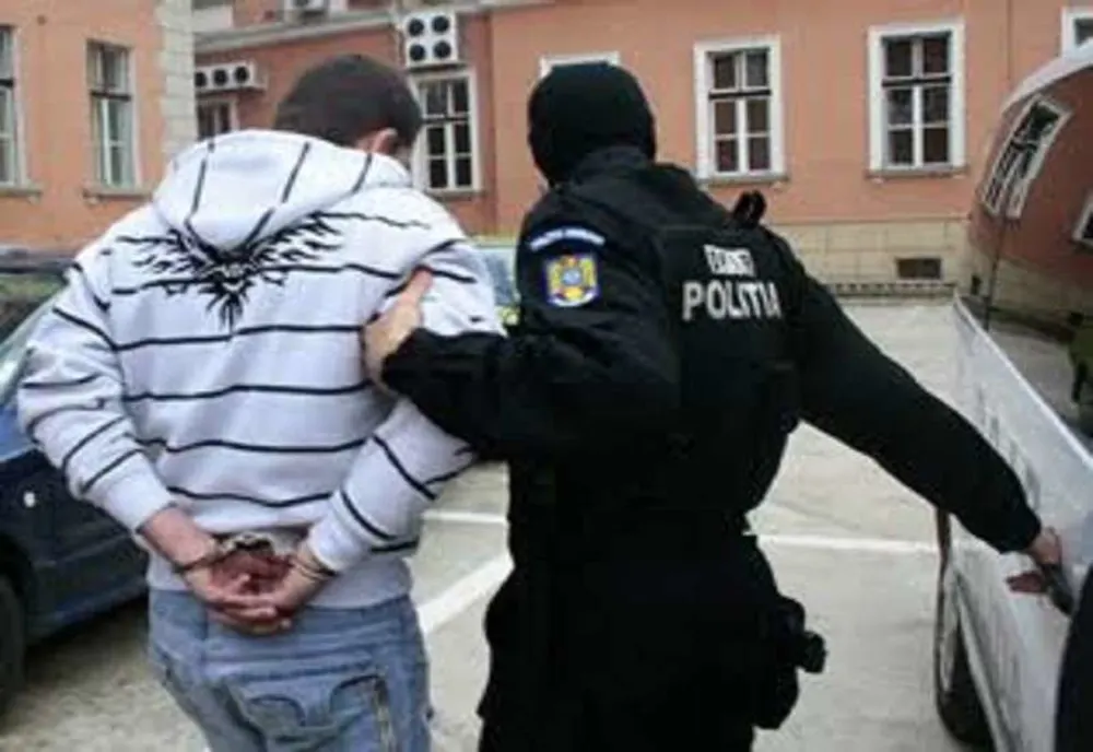 Doi încarceraţi în weekend:  unul pentru tentativă de omor, altul pentru tulburarea ordinii și liniștii publice