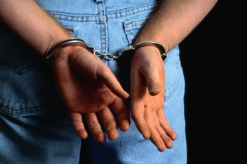 Beat şi cu permisul anulat! De la volan a ajuns direct în arest pentru cumul de infracţiuni