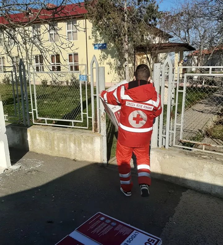 Apă caldă în 18 şcoli izolate din judeţ prin Campania globală "Comfort Challenge"