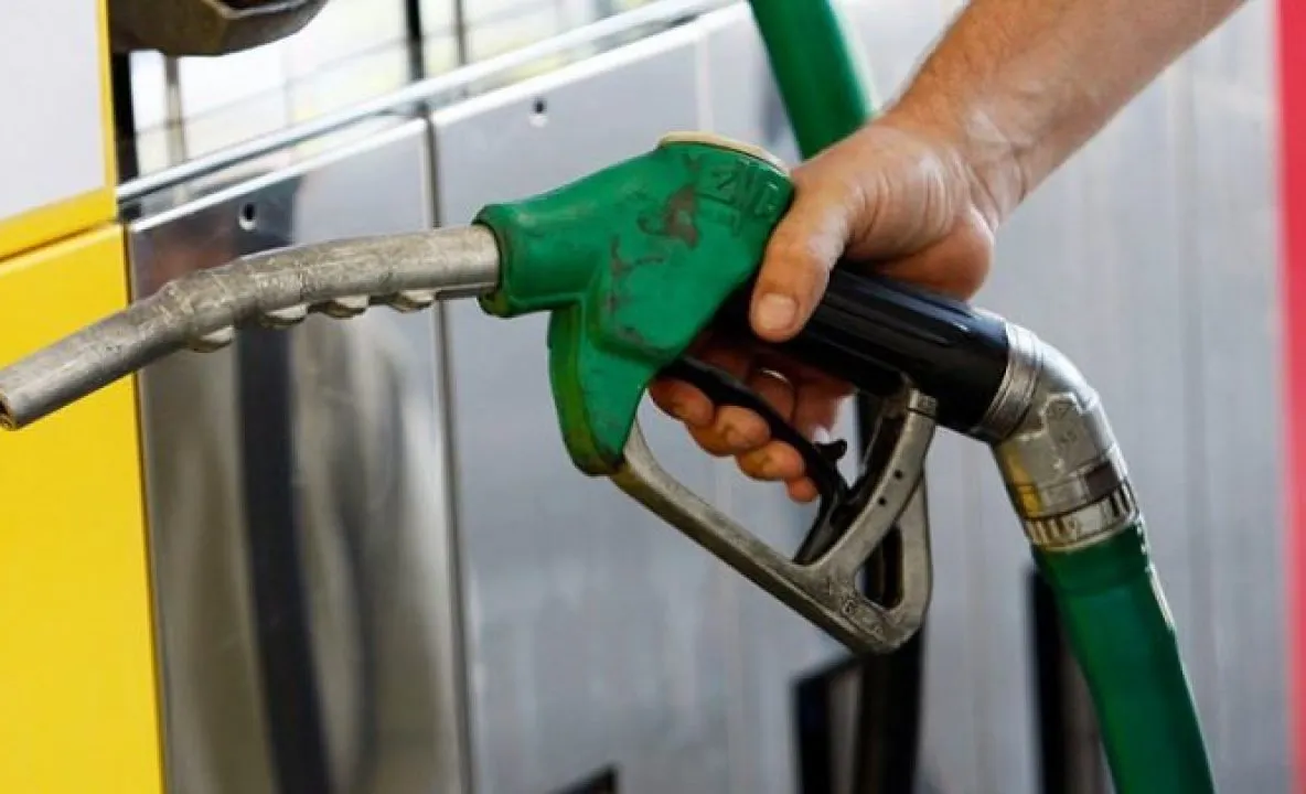 România, „Mica Elveție” a Estului. Avem cei mai scumpi carburanți din regiune. Cât au ajuns să plătească șoferii din cauza taxelor crescute