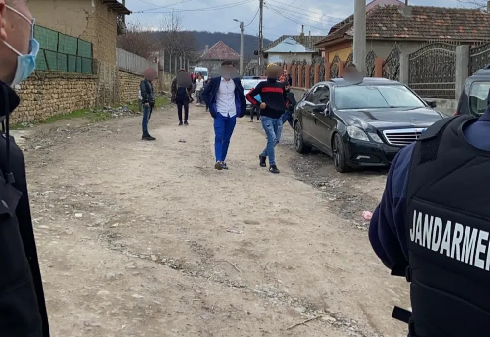 FOTO Le-a dispărut cheful de logodnă după ce au fost amendați!