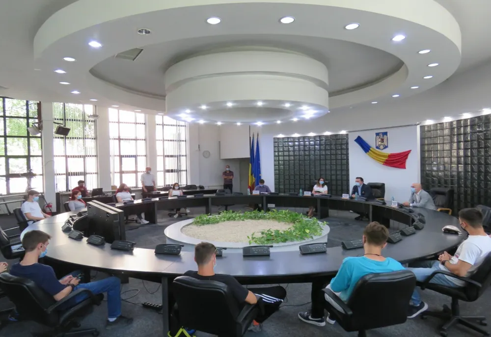 FOTO Elevii de la Colegiul Economic Delta Dunării în practică la Consiliul Județean Tulcea