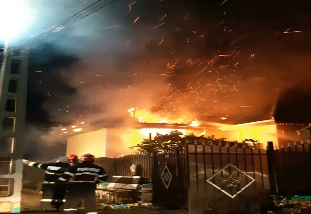    Incendiu violent în Slava Rusă