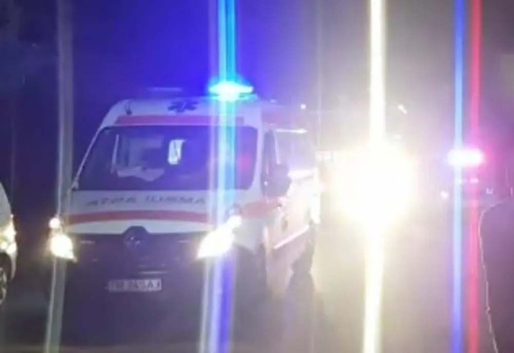 Un șofer de 22 de ani s-a răsturnat cu mașina pe un drum județean din Tulcea