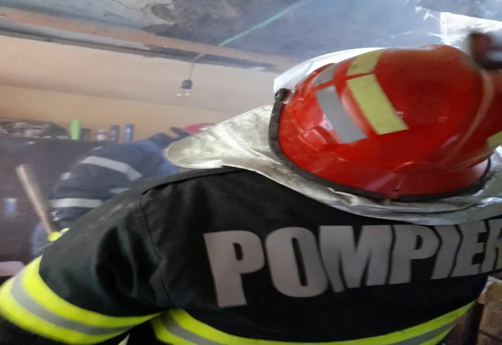 Casă salvată de pompieri în Mircea Vodă