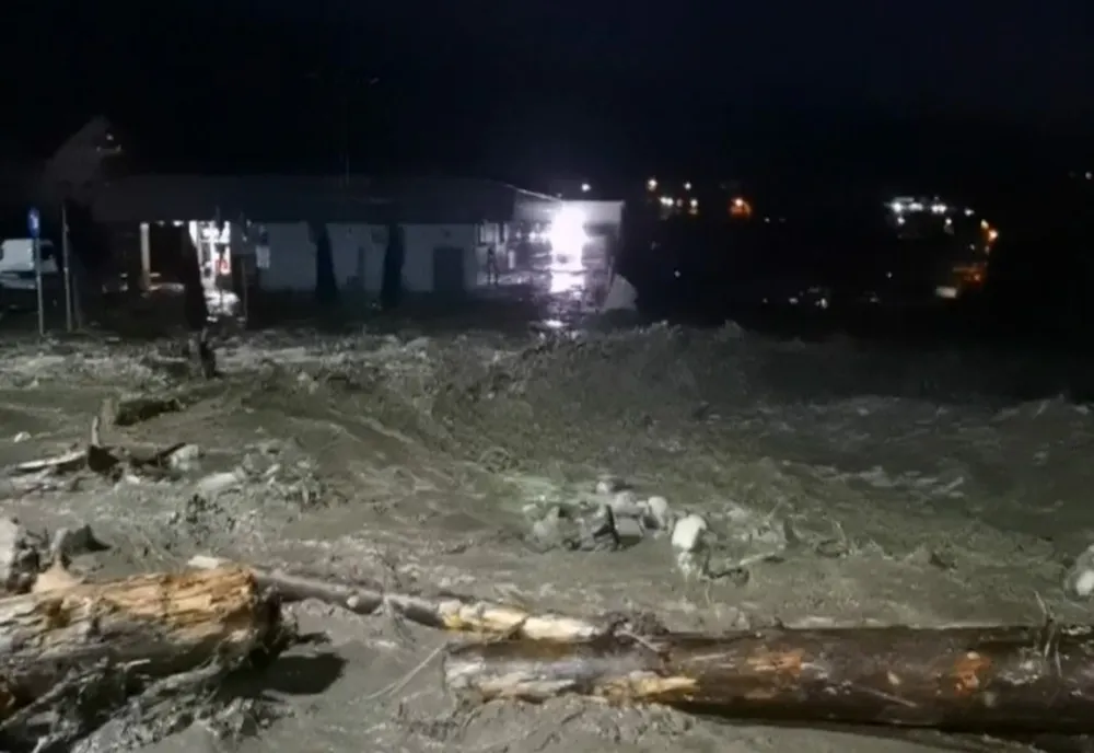 Cod portocaliu de inundații pe râuri din 11 județe