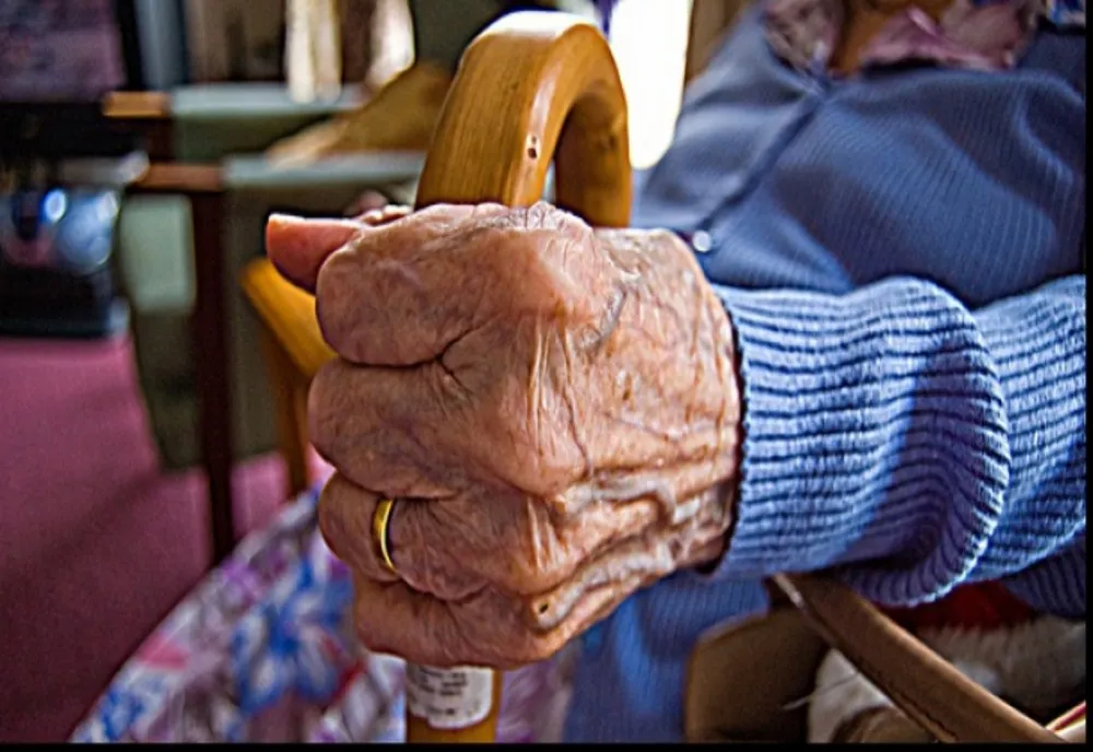 VIDEO | Criza facturilor i-a adus pe pensionari în pragul disperării. Se împrumută ca să-și plătească dările