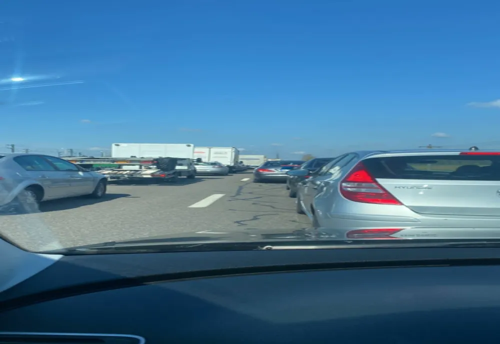 Restricții de circulație pe podul de la Fetești. Trafic blocat