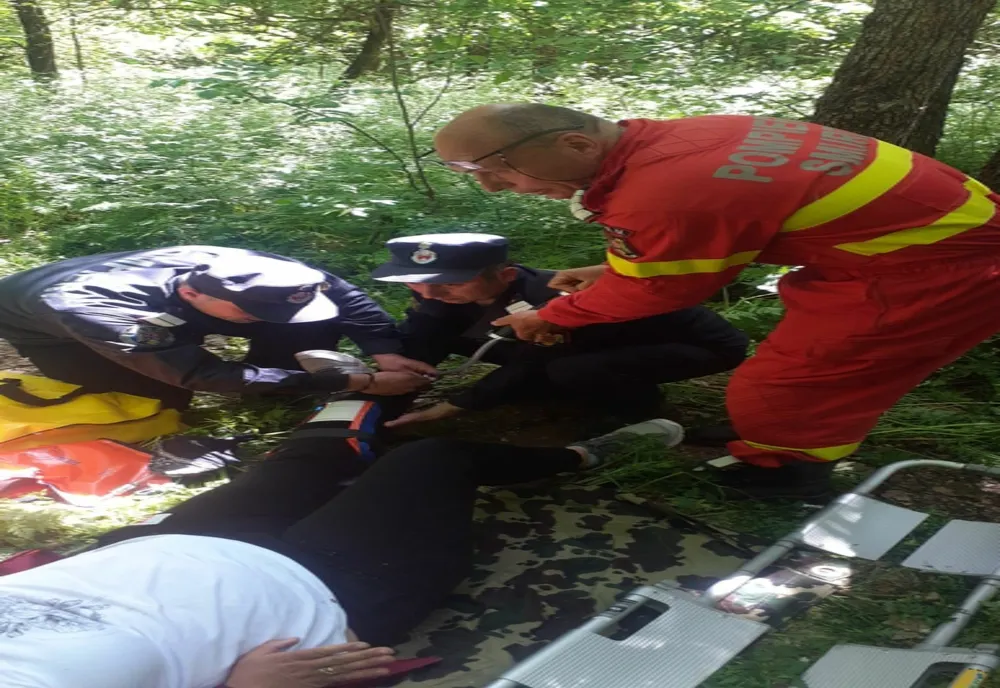 FOTO Constănțeancă accidentată în Munții Măcinului, salvată la limită de pompieri
