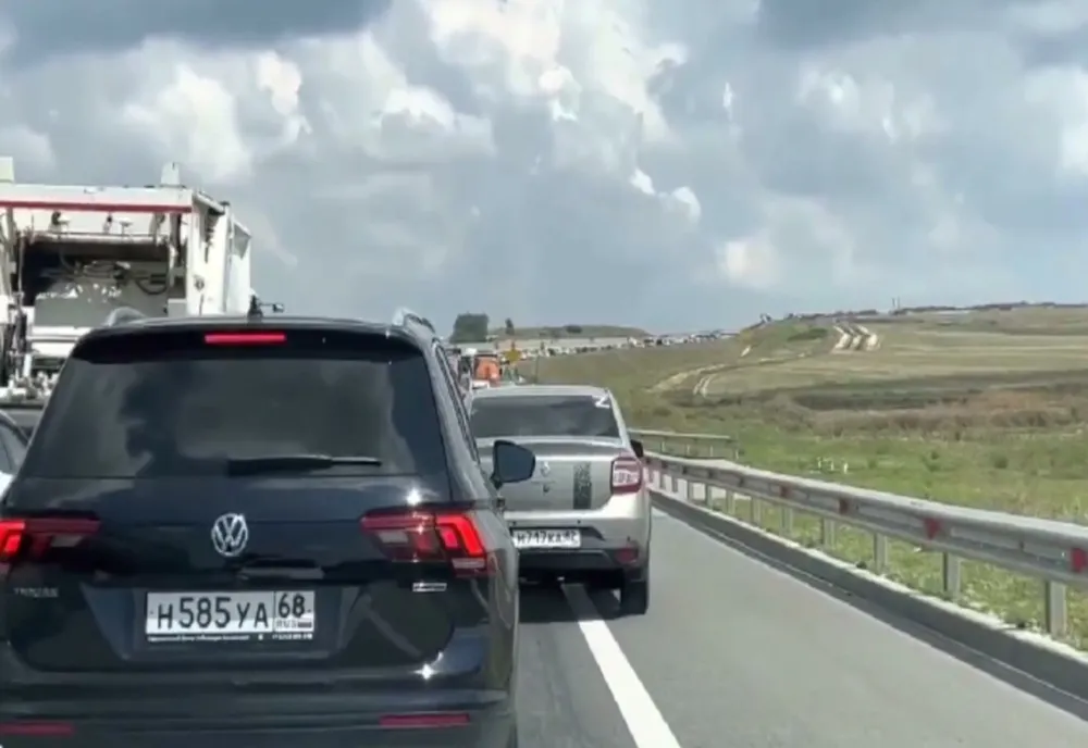 Blocaj de 100 km, în Crimeea: oamenii vor să părăsească regiunea! Oficial de la Kiev: Rușii au înțeles într-un final că este vorba într-adevăr de un război?