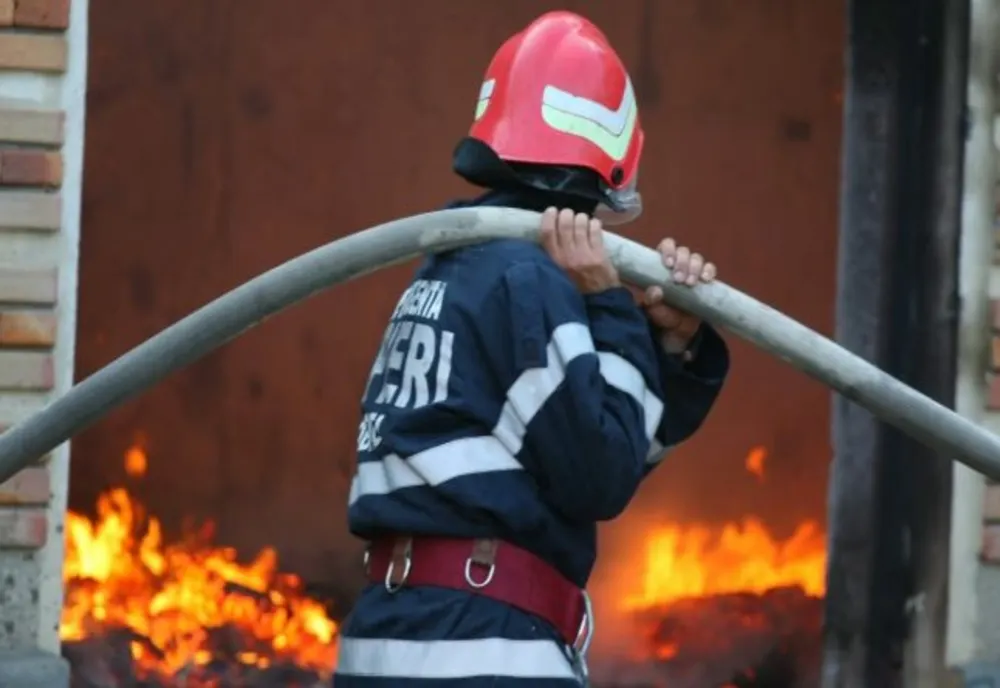 Incendiu într-o clădire din Tulcea. De la ce au pornit flăcările