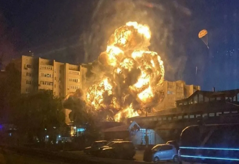 Un avion militar rusesc s-a PRĂBUȘIT peste un bloc în Krasnodar: Cel puțin 4 MORȚI 