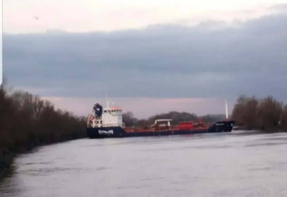 Cargou blocat pe Dunăre la Mila 32