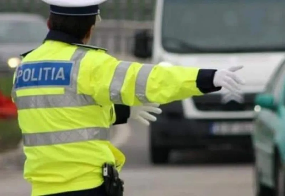 Cum se circulă, în această dimineață, în țară? Ceață și ploaie pe mai multe drumuri