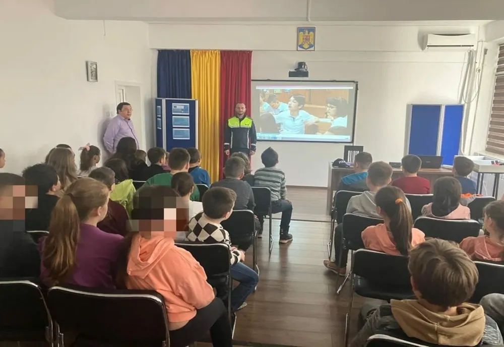 Polițiștii au descins  la Colegiul Dobrogean Spiru Haret