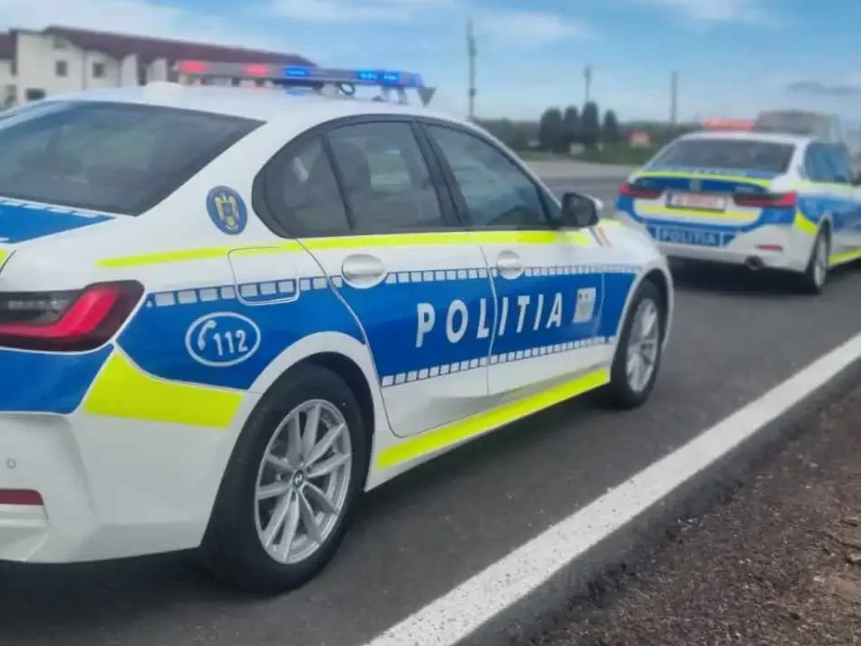 Tragedie cumplită în Vrancea! Doi tineri au murit carbonizați după ce o mașină a intrat într-un cap de pod și a luat foc