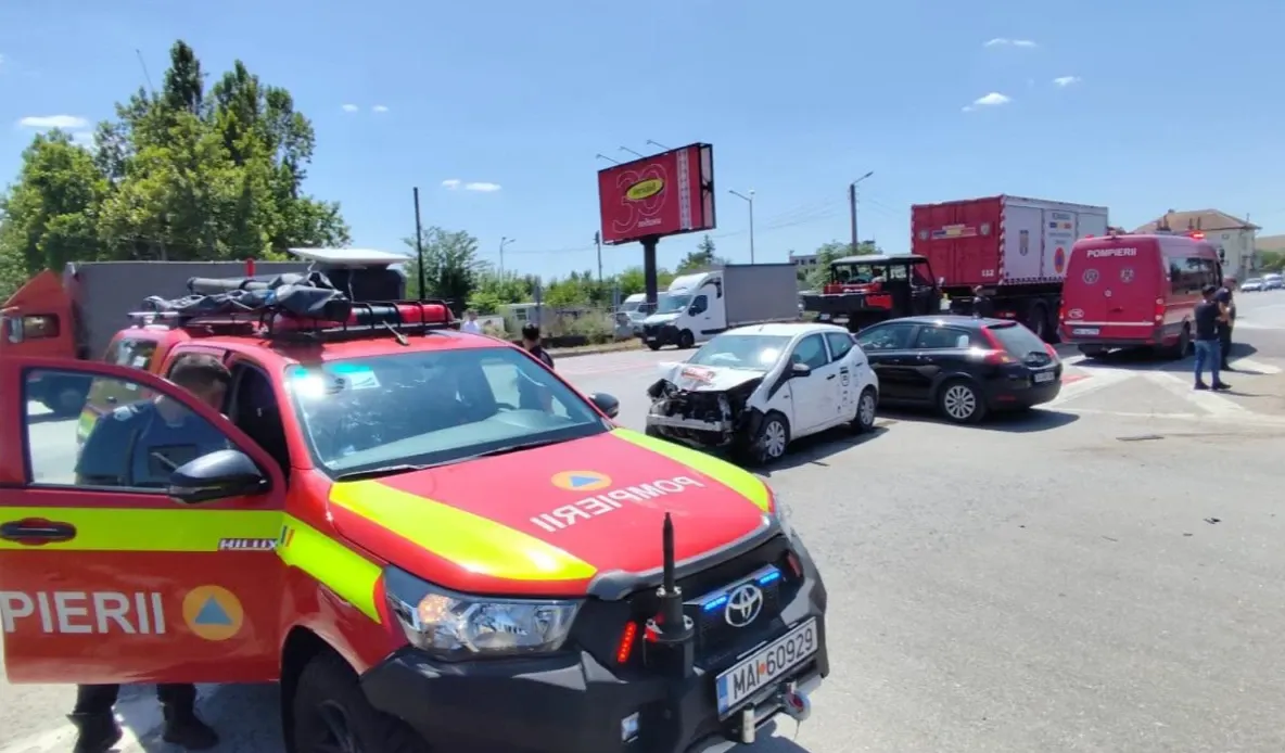 Scânteile care au provocat incendiul de lângă rafinăria din Ploiești. Peste 50 de pompieri mobilizați