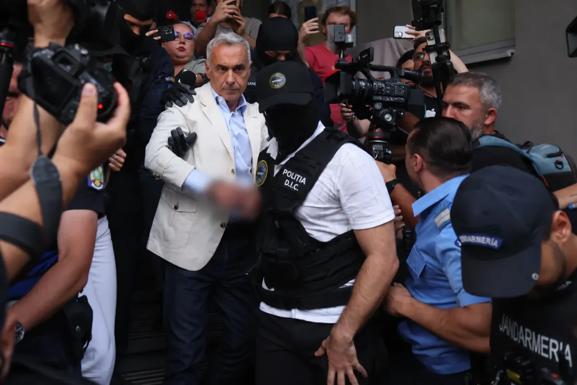 Călin Georgescu, dus la Tribunalul București. Instanța decide dacă va fi arestat preventiv