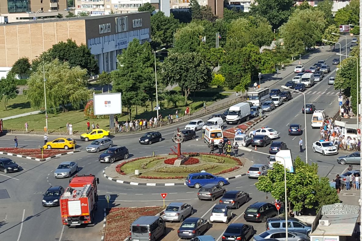 Urmărire ca în filme pe strada Isaccei. Şoferul era beat şi avea permisul suspendat!