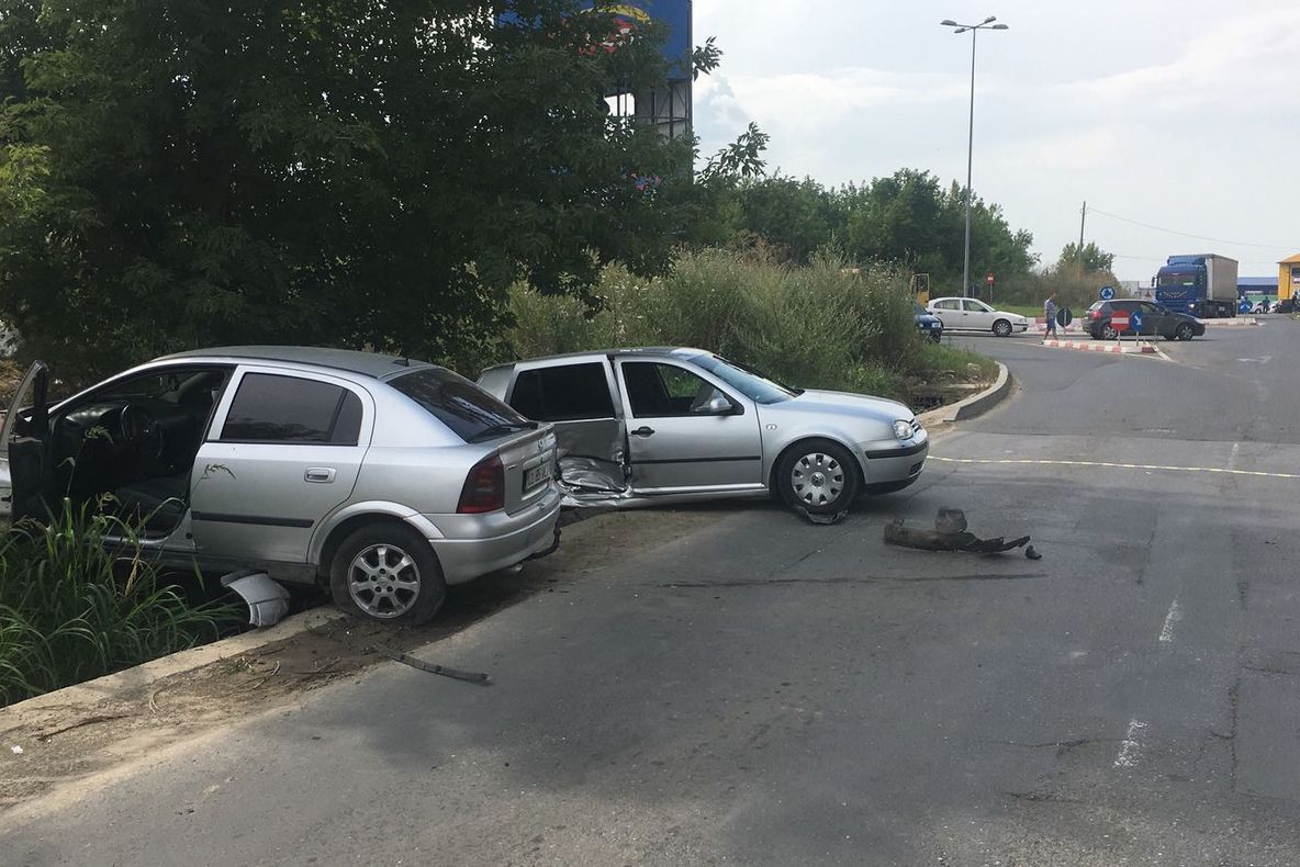 Accident cu cascadorii pe varianta de sud. Un pasager a fost rănit