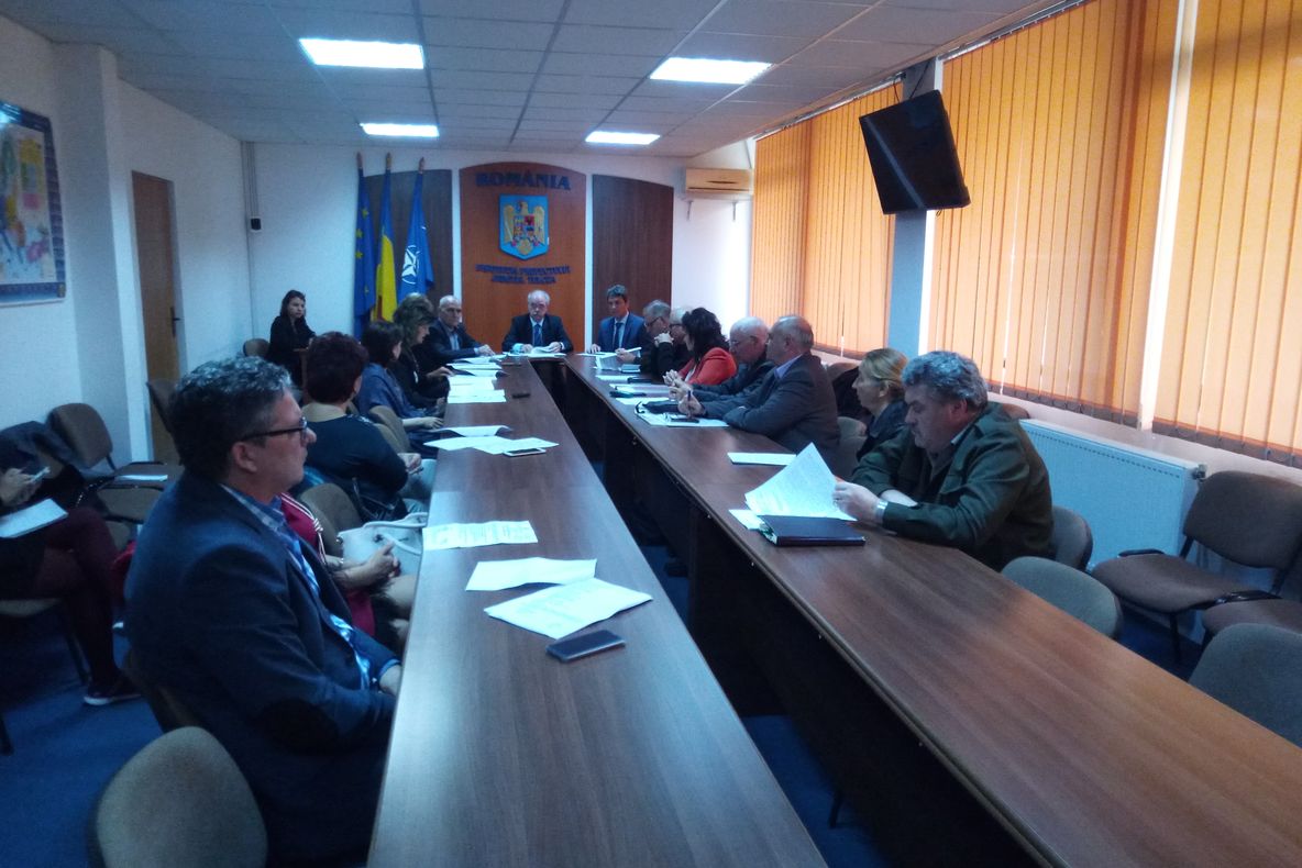 Dialog civic pentru problemele pensionarilor la Prefectură