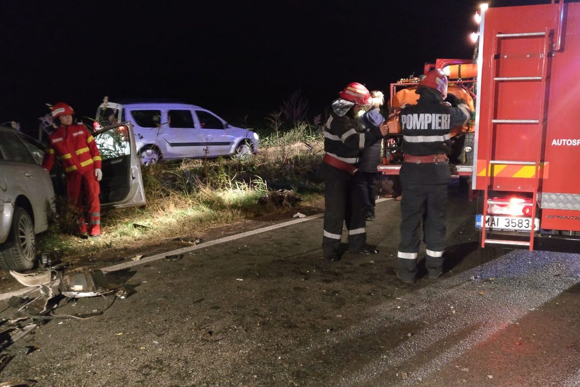 Un camion și un autoturism s-au ciocnit la Kogălniceanu. O persoană a fost descarcerată. Ambii șoferi sunt la spital