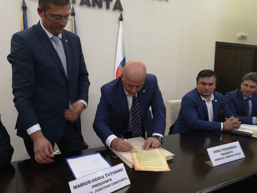 "Actul de promisiune civică" pentru Dobrogea, semnat de Tulcea şi Constanţa!