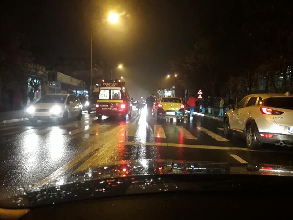 O femeie a fost lovită de un taxi pe trecerea de pietoni de la Sala sporturilor din Vest