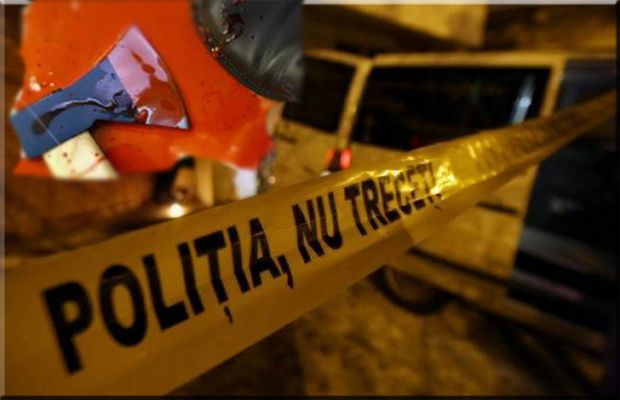 Carnagiu la Sarichioi. Un bolnav psihic şi-a omorât mama cu toporul!