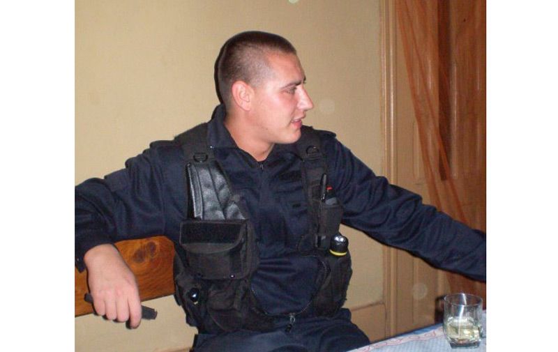 Interlopul care a băgat un jandarm în comă dupe ce l-a lovit intenționat cu mașina, a fost prins ieri seară