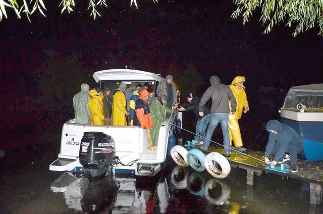 Misiune de salvare pe Lacul Razim: două persoane salvate dintr-o barcă în derivă!