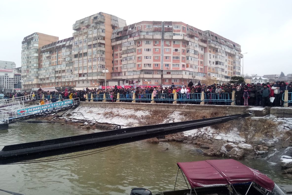 Boboteaza a adunat mii de tulceni pe faleza Dunării!