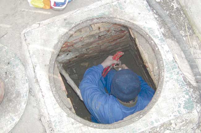 Mari agenţi comerciali, somaţi de Aquaserv pentru restanţe la apă de aproape jumătate de miliard de lei vechi