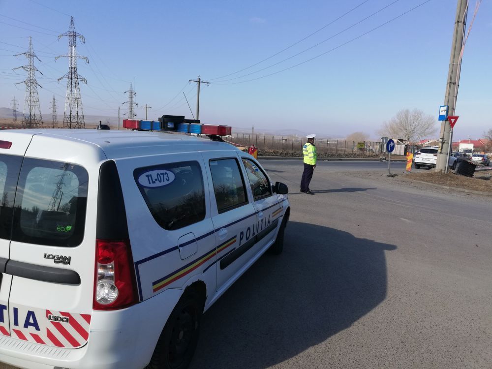 Permise de conducere "pierdute" pe bandă  la semaforul de pe variantă