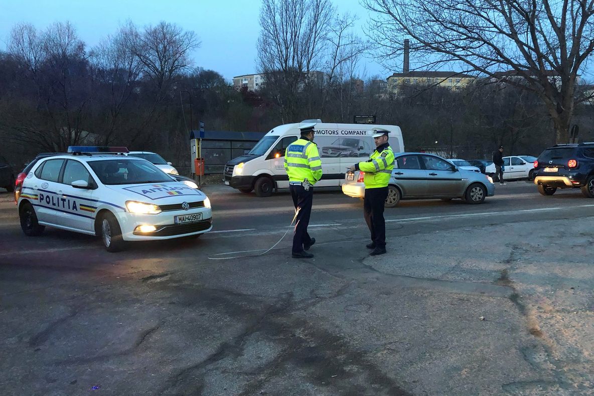 Un vietnamez accidentat în poartă şantierui naval a ajuns la spital