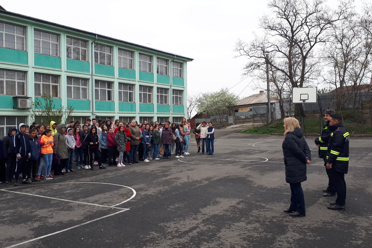 Evacuare de urgenţă în caz de incendiu la Şcoala Profesională Danubius
