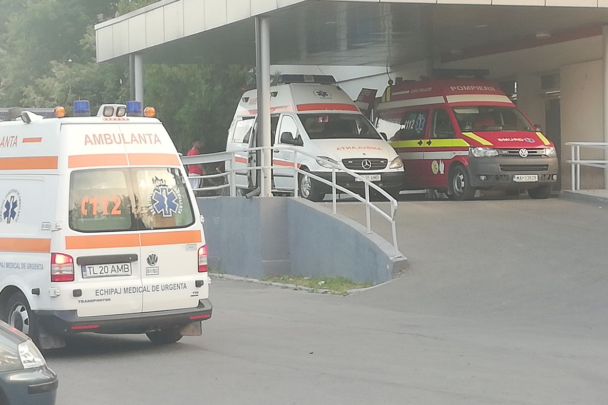 Paștele la unii români: Bețivi și bătăuși cărați de ambulanțe...la spital